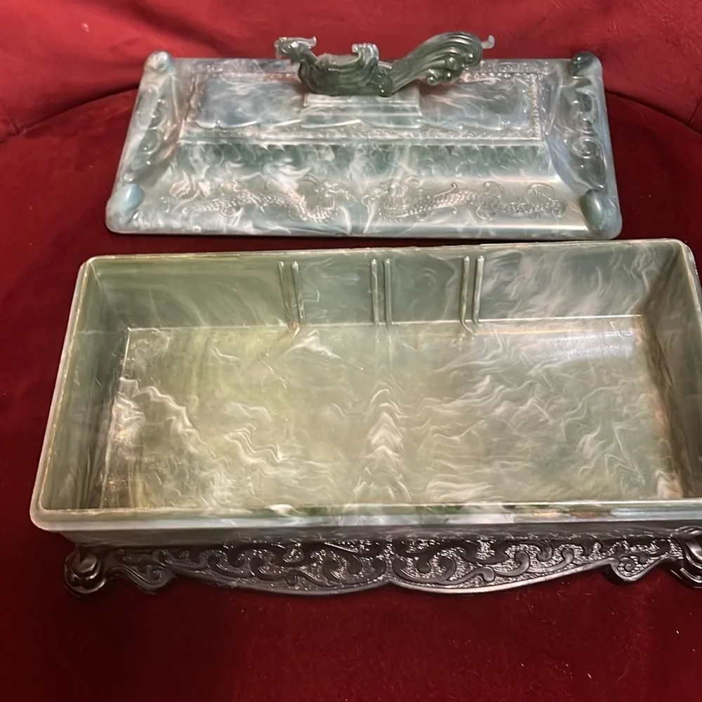 Elegant Green Decorative Bath or jewelry box- vgt plastic 1950's